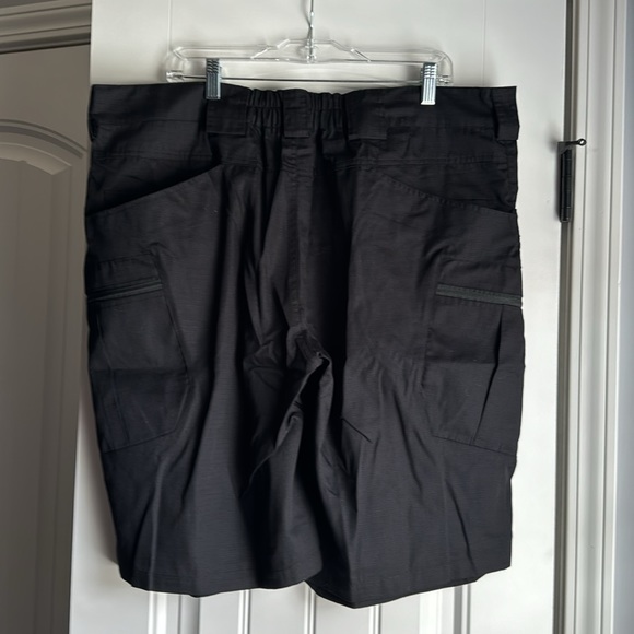 NWT Men’s Water Resistant Cargo Shorts - Picture 2 of 6